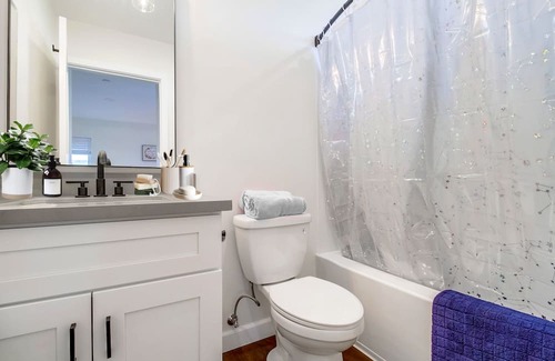 National City House | Modern, Downtown 3-Bedroom 3-Bath Home w/ Balcony Views, Free Parking & Laundry