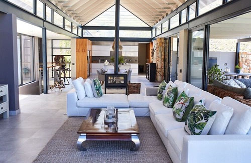 Hout Bay House | luxurious ocean-view villa in a gated estate - 5 minutes from the beach