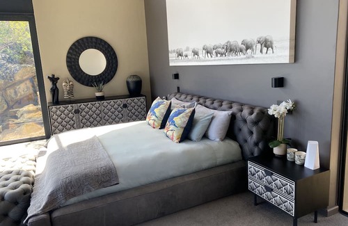 Hout Bay House | luxurious ocean-view villa in a gated estate - 5 minutes from the beach