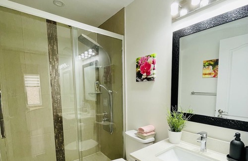 Whitby House | Garden view room with washroom
