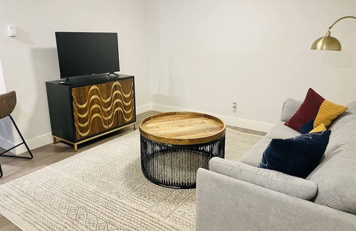 Colwood House | One bedroom suite in Royal Bay