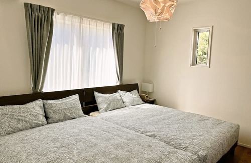 Ichinomiya House | Enjoy illuminations palm trees the majestic sea / Choseigun Chiba