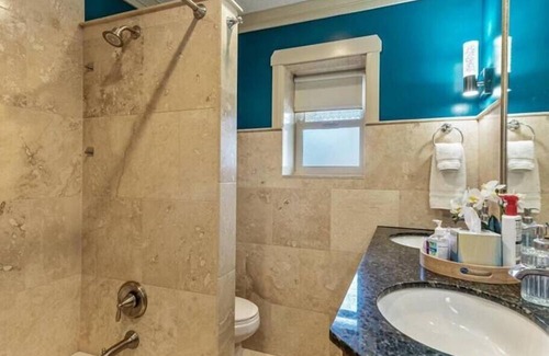 Liberty Wells House | Private Hot Tubs,Patio and Yard,Close to Parks