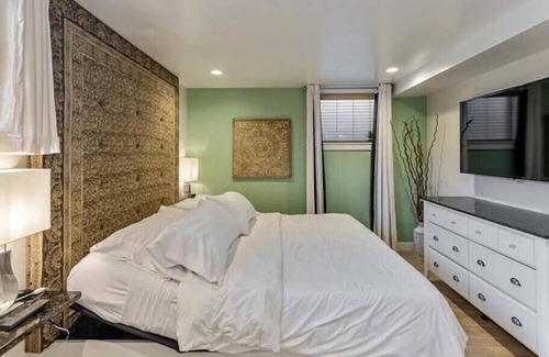 Liberty Wells House | Private Hot Tubs,Patio and Yard,Close to Parks