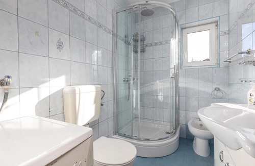 Buzdohanj House | Welcome to this bright and family-friendly vacation home in Cavle.