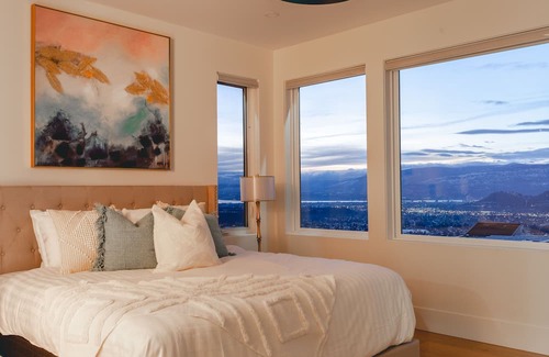 Black Mountain House | Vineyard viewpoint: 4 bedroom 2 bathroom modern home with panoramic views!