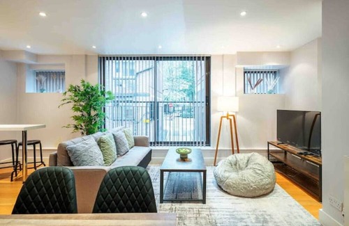 Euston Apartment | Cosy 1BR Apartment with Hot Tube in Central London