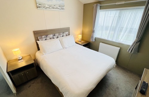 Ryde Cabin | 2 Bedroom Accessible Lodge TH45, Nodes Point, Isle of Wight, Dog Friendly