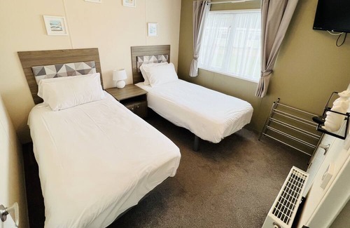 Ryde Cabin | 2 Bedroom Accessible Lodge TH45, Nodes Point, Isle of Wight, Dog Friendly