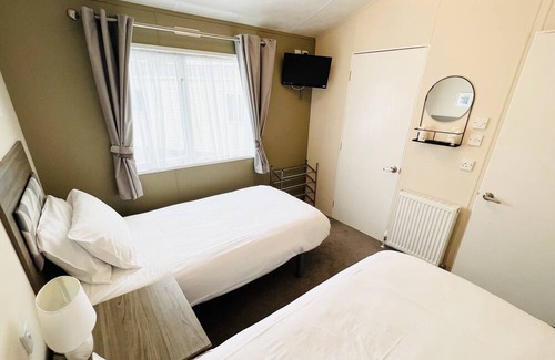 Ryde Cabin | 2 Bedroom Accessible Lodge TH45, Nodes Point, Isle of Wight, Dog Friendly