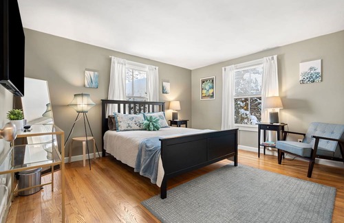 North Andover House | "Charming Retreat: Home Away from Home in one of New England's Oldest Towns"