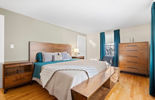 North Andover House | "Charming Retreat: Home Away from Home in one of New England's Oldest Towns"
