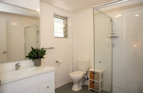 Caloundra House | Entire 4Brm Family Home 900m to beach! Caloundra
