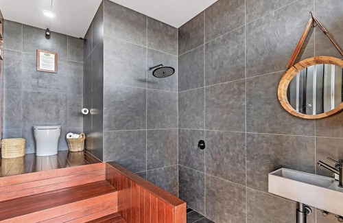 Alice House | The Clarence ~ Romantic Luxury accommodation in Alice NSW