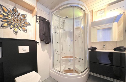 Harre House | Beautiful house with spa and pool