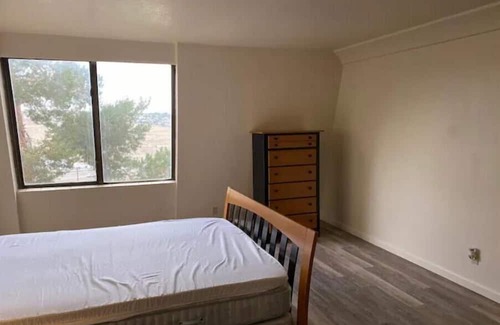 Northeast Reno Condo | One Bedroom Executive Condo Close to UNR and TMCC
