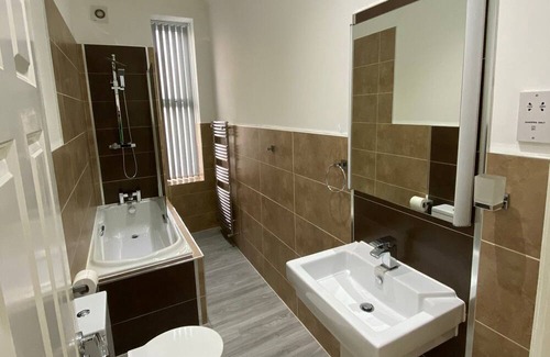 Wolverhampton Apartment | Charming 2-Bed Apartment in Wolverhampton