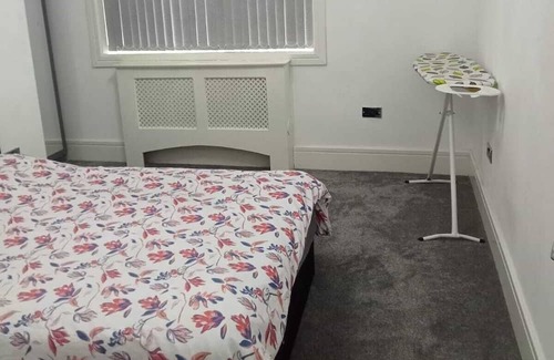 Wolverhampton Apartment | Charming 2-Bed Apartment in Wolverhampton