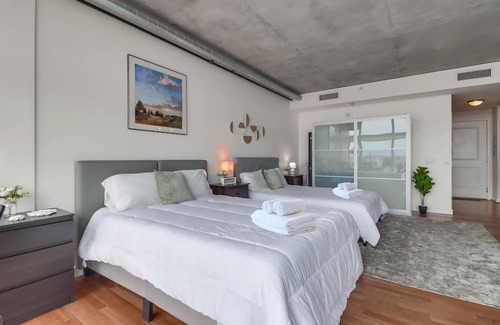 Civic Core Apartment | Stunning High-Rise Condo w Free Gym, Pool, Laundry