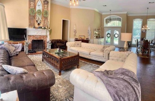 Brookston House | Beautiful Resort Home Central to Casino and Paris!