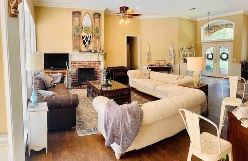 Brookston House | Beautiful Resort Home Central to Casino and Paris!