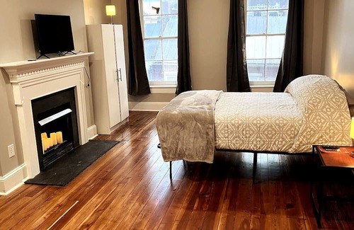 Staunton Apartment | The Moonbeam - Modern & Beautiful Studionn