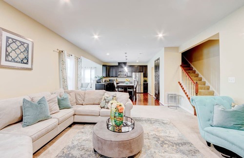 Rossville House | A Spacious Haven for Ultimate Comfort