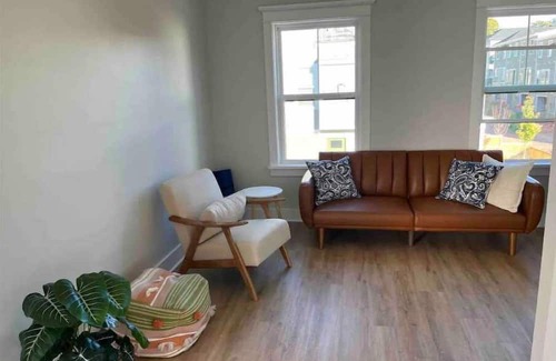 Hyattsville House | New Private Condo in Historic Area & Near DC