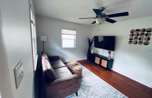 Knoxville House | Nomads unite! Stay in my home! Bike to downtown!