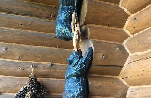 Eugene House | Spectacular log lodge on 5 acres of parkland 10 minutes from Eugene town