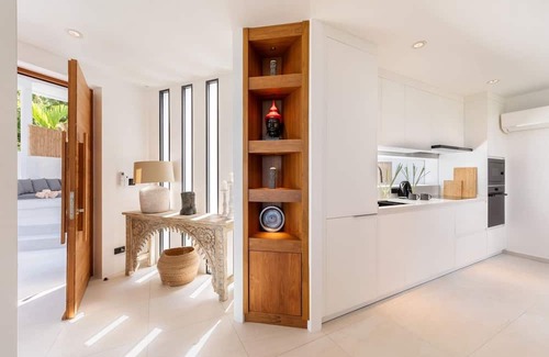 Hua Thanon Villa | Nakara Queen 4 Bedroom Private Pool Villa (KBR10)
