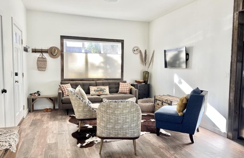 Old Bend Cottage | Modern Downtown Cottage, 100+mbps Wifi, A/C, Walk Everywhere