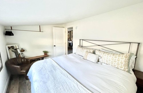 Old Bend Cottage | Modern Downtown Cottage, 100+mbps Wifi, A/C, Walk Everywhere