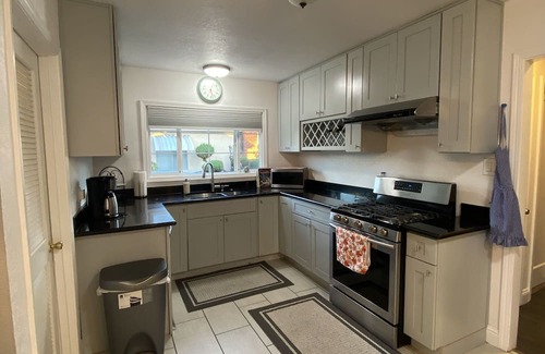 Lower Bal House | Cute home with a green thumb, pet friendly