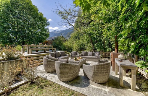 Les Tines Ski Chalet | Stunning family chalet with jacuzzi close to ski lifts