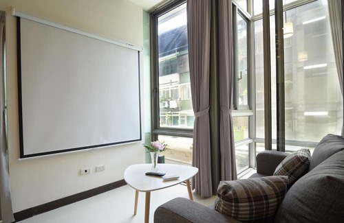 Xinyi Condo | 1.5 Min Walk to City Hall MRT Cinema Experience