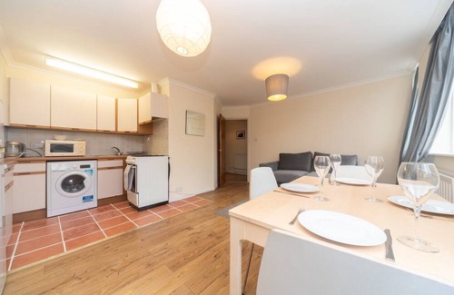 Cathedrals Apartment | Pass the Keys | Central Flat Near Borough Market
