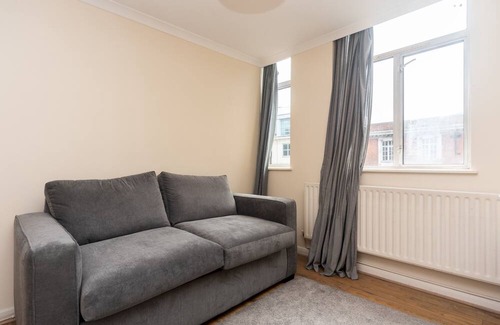 Cathedrals Apartment | Pass the Keys | Central Flat Near Borough Market