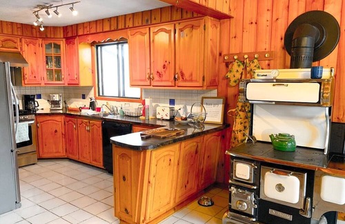 Les Pays-d'en-Haut Regional County Municipality Ski Chalet | 4 Br Luxury St-Sauveur Chalet & Pool, Swim Spa, fireplace, close to Ski resort