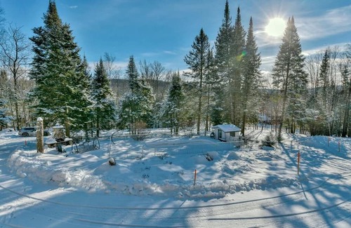 Les Pays-d'en-Haut Regional County Municipality Ski Chalet | 4 Br Luxury St-Sauveur Chalet & Pool, Swim Spa, fireplace, close to Ski resort