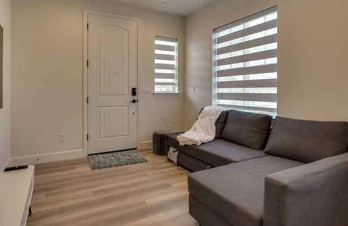 Tracy House | Tracy new 2 bed 2 bath Home