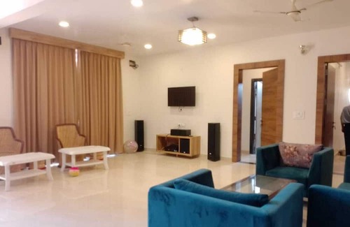 Udaipur Villa | The Udaipur Luxurious Villa With Private Swimming Pool and Graden