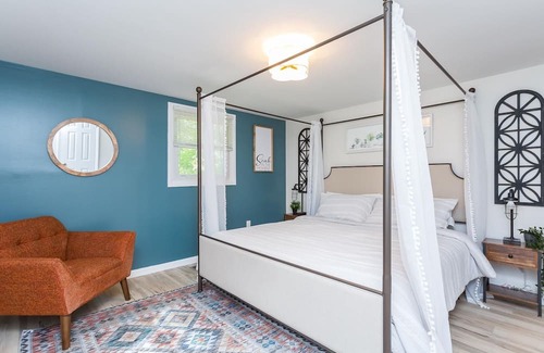 Elkton House | Riverfront with 2 homes featuring 7 bedrooms Outdoor Pavilion 2 Hot Tubs Fire Pit and Pool
