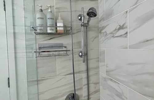 Glendale Apartment | Cozy Family Retreat by Magic Mountain - Timeless Charm Awaits