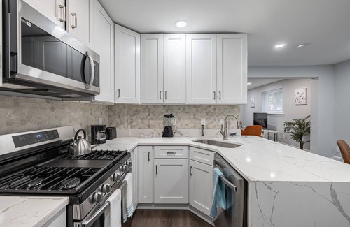 Fort Dupont House | Gorgeous Updated 5 BR! Townhome w/ Outdoor Space!