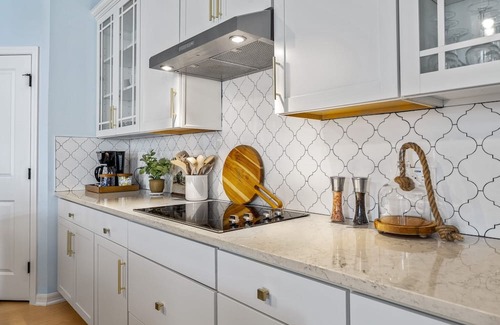 DeBary House | Modern 3BR Retreat - 30 Days, Pool & Chic Decor