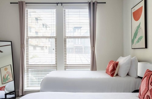 Northeast Dallas Villa | Kasa | Family Friendly Space Minutes to Echo Theatre & Nightlife | Dallas