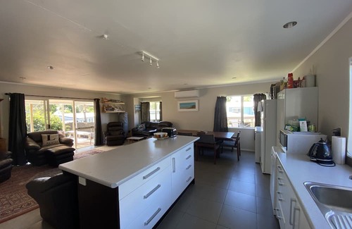 Waimarama House | Soak up the sun and enjoy the beach, this family beachhouse is ready for you!