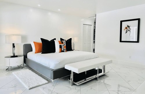 Imperial Golf Estates House | Masters Modern Art House—Heated Pool & Game Room