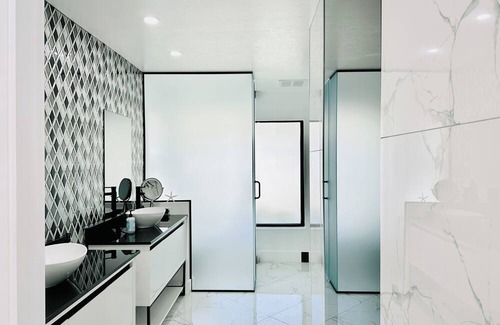 Imperial Golf Estates House | Masters Modern Art House—Heated Pool & Game Room